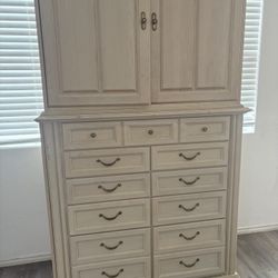 Armoire Good Condition 