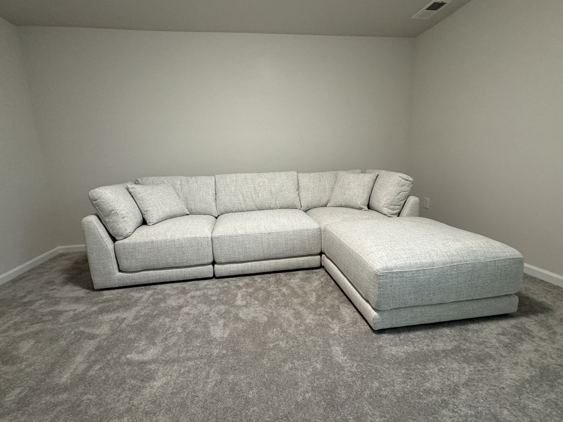 4-piece Fabric Modular Sectional couches (New) modern design. Free delivery