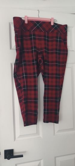 Torrid red pleated  plaid capri pants