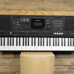 Yamaha PSR-E473. 