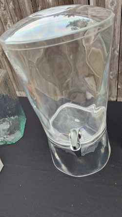 CreativeWare Acrylic Beverage Dispenser for Weddings Parties with Ice Well.