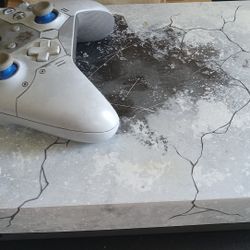 XBOX One X with controller 