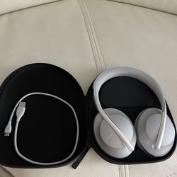 Bose - Headphones 700 Wireless Noise Cancelling Over-the-Ear Headphones - Luxe Silver