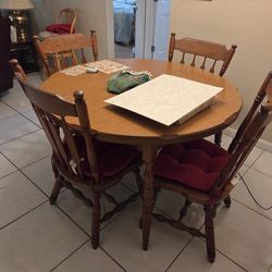 Table and 4 chairs oak plus 2 leaves to expand