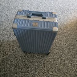 22 Inch Suitcase By ANYZIP like New