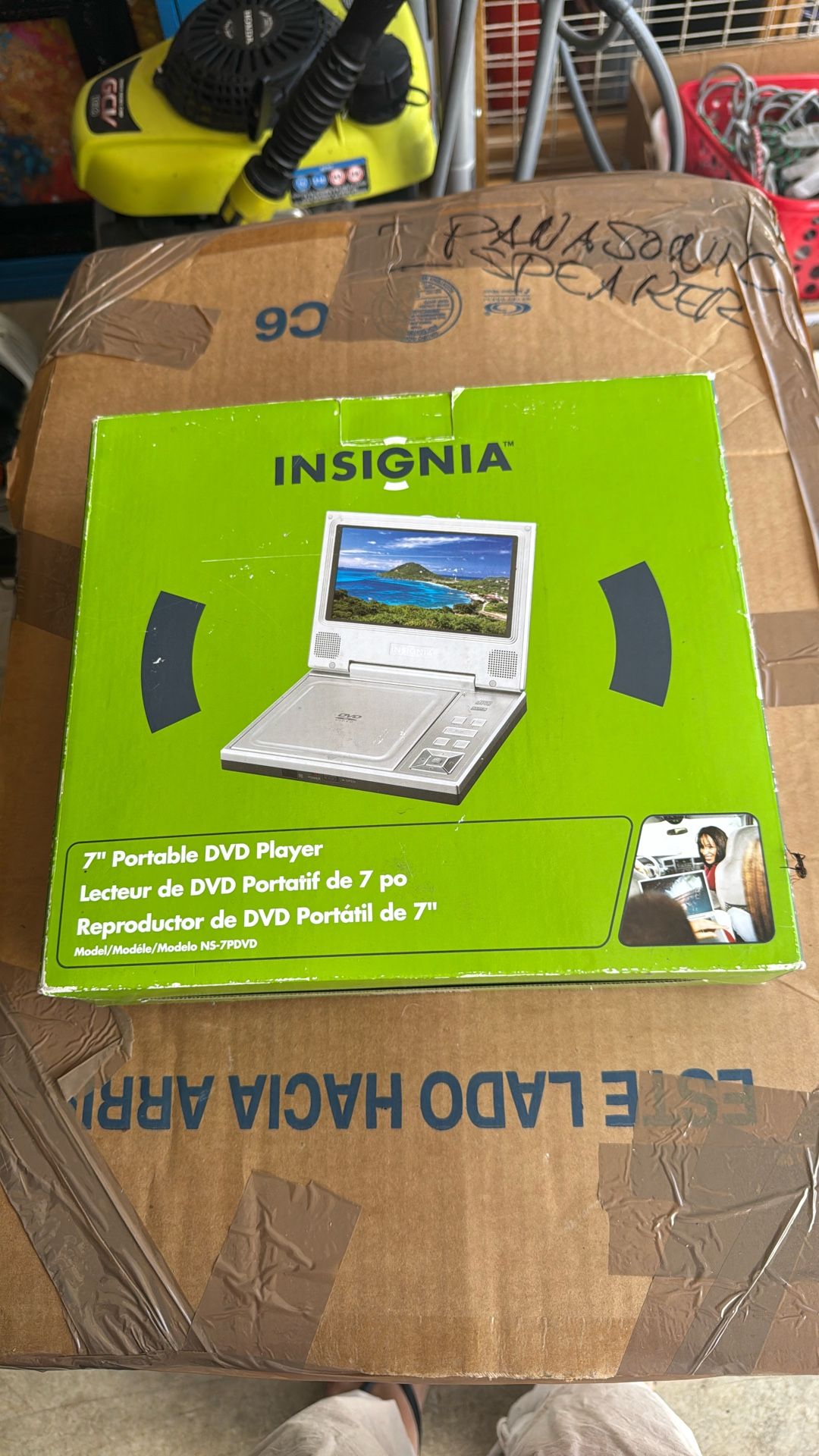 Portable 7” DVD PLAYER