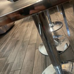 3 Bar Stool/ 3 Bancos Para Barra