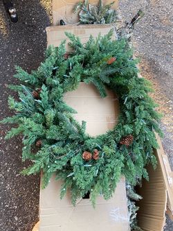 Artificial Christmas Wreath with Lights and Pine Cones