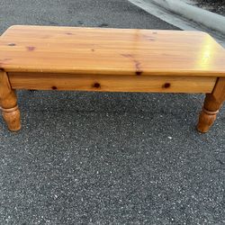 Lane pine coffee table  used in good condition with some cosmetic blemishes. These blemishes are in the form of some scratches and scuff marks 
