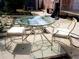 Dinner table with 4 chairs clean
