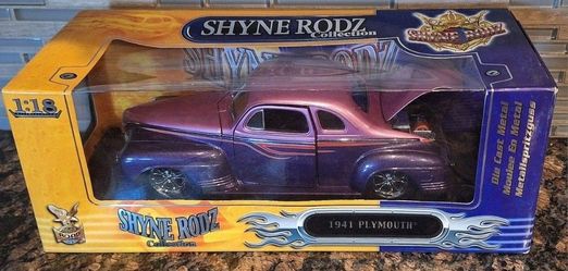 Road Signature SHYNE RODZ 1:18 1941 Plymouth NIB Diecast