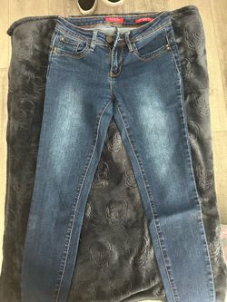Guess curvy mid rise skinny 26