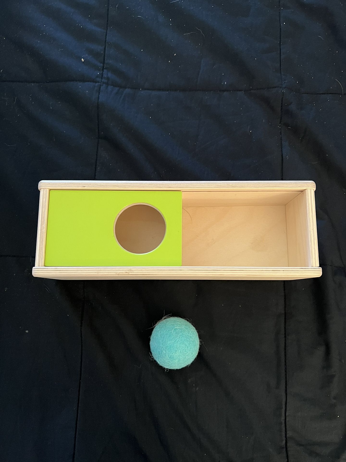 Lovevery Montessori Wooden Toy Sliding Top Box And Felt Ball