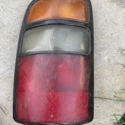 2000-2006 Yukon  rear light