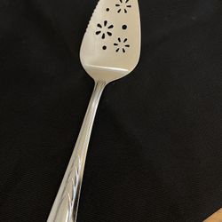 EKCO EKS7 Pierced Pie Server 9 3/4” Daisy Daisies Flower Stainless Vintage USA