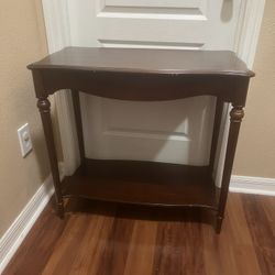 Vintage Bombay 2 Tier Display Stand Table end table Side Table Corner Table. Used in good condition with small minor cosmetic blemishes. There blemish