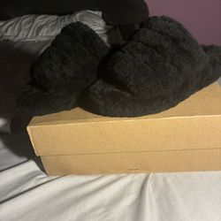  UGG Fluffy Slides Black Size 5