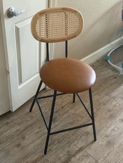 2 barstools