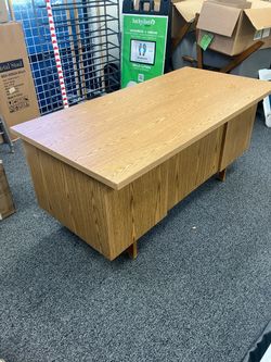 Large Wood Grain Office Desk