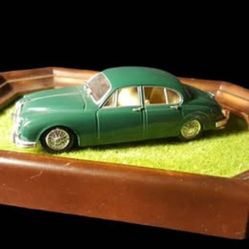 Vintage Jaguar Mark 2 Die-Cast Model 1/43 scale.