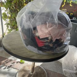 Estoy Vendiendo Una Bolsa De Ropa De Mujer