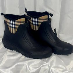 Burberry Boots 