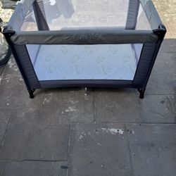 Dream On Me Portable Crib & Mattress 