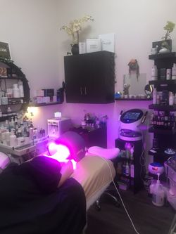 Custom Facial To Deep Clean Pores 