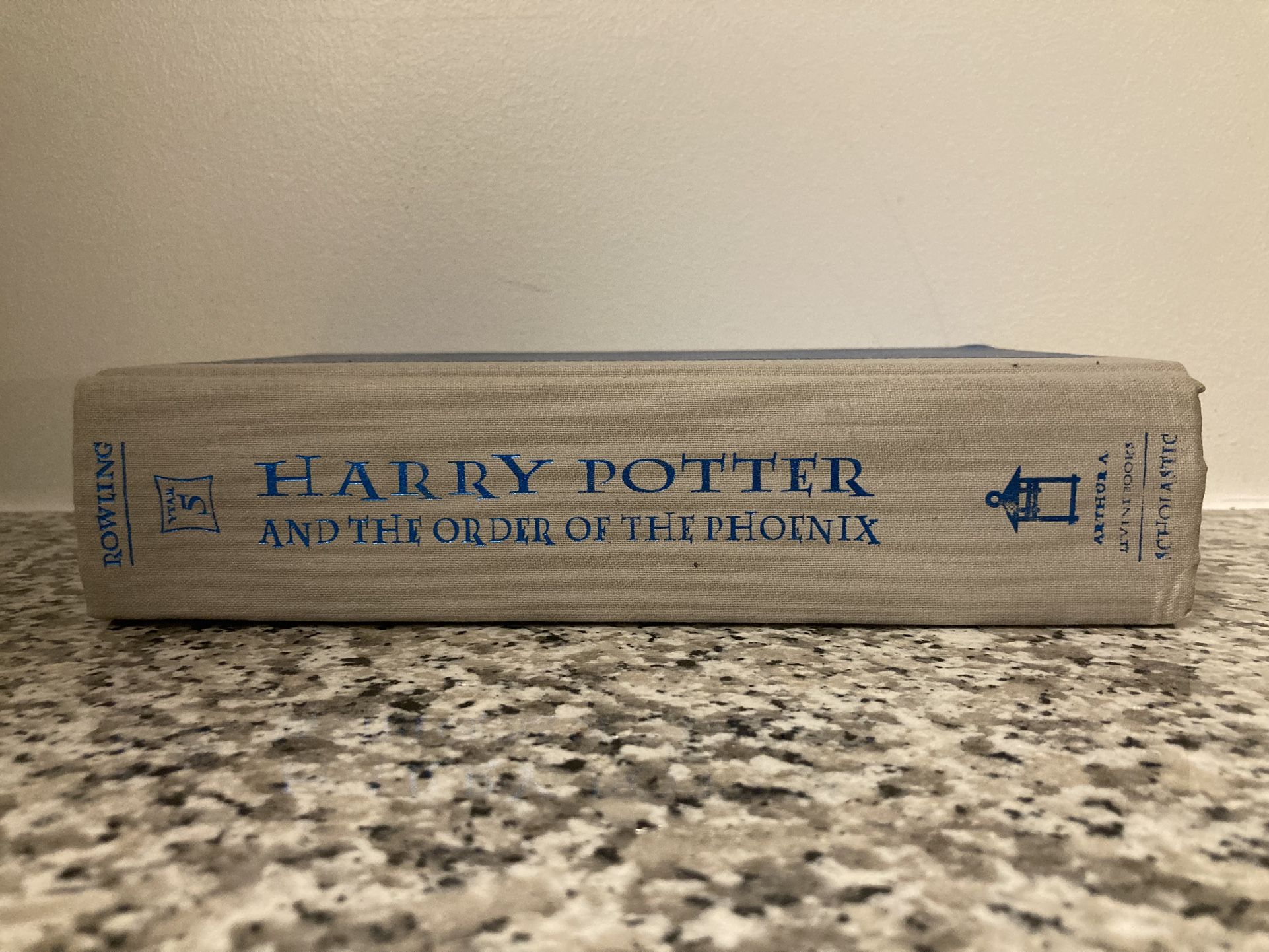 HARRY POTTER AND THE ORDER OF THE PHOENIX (YEAR 5) 📘