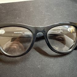 Ray-Ban Meta Skyler Smart Glasses - Perfect for Hands-Free Content