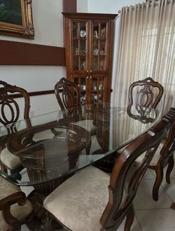 Formal Dining Set & Vitrine / Juego de Comedor y Vitrina