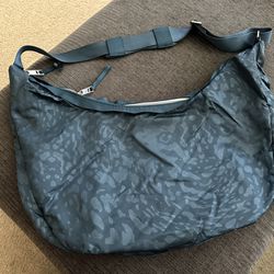 Lululemon messenger Bag