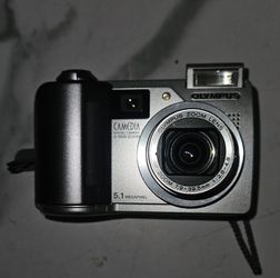 Vintage Olympus Camedia C-5500 bundle.
