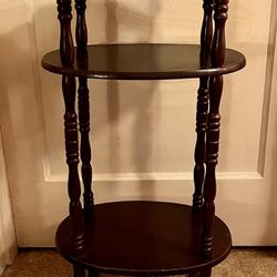 FURNITURE | Small nightstand/table