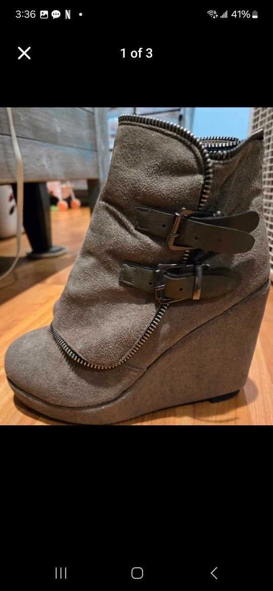 Women's Boots New Size 7 1/2
