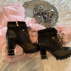 Antonio Melani Leather Lace-up Black And Dark Green Platform Heel Booties