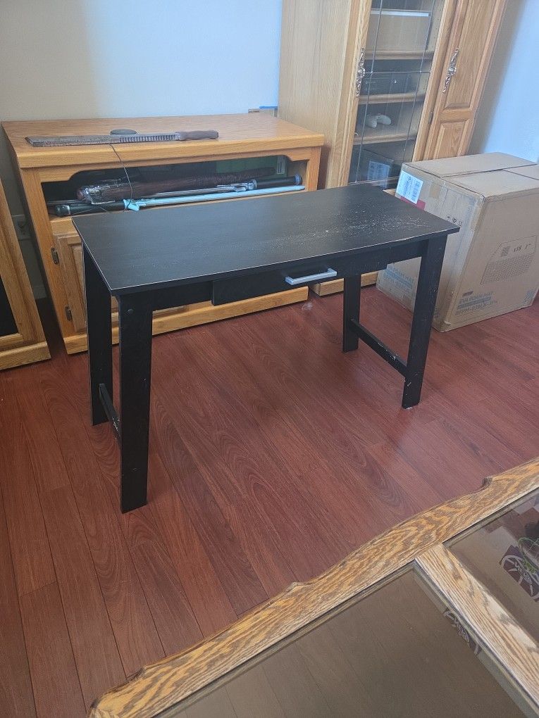 Black Desk