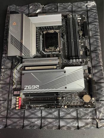 GIGABYTE Z690 GAMING X DDR4 Motherboard