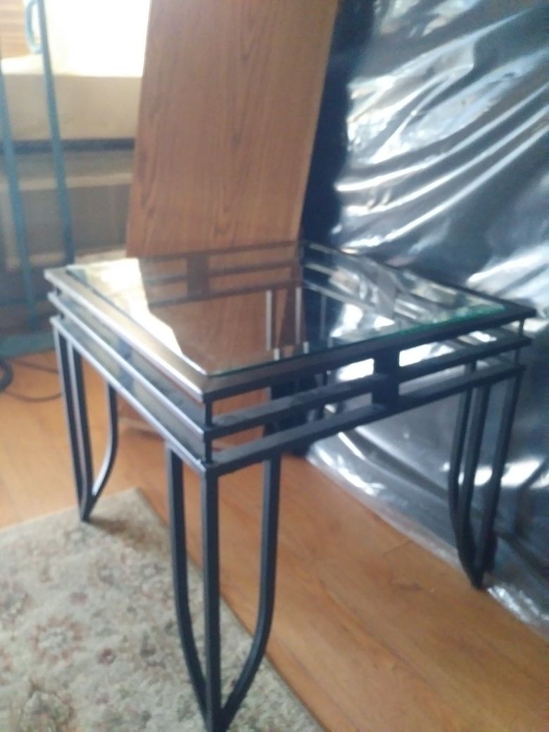 glass end table rod iron no scracthes on glass