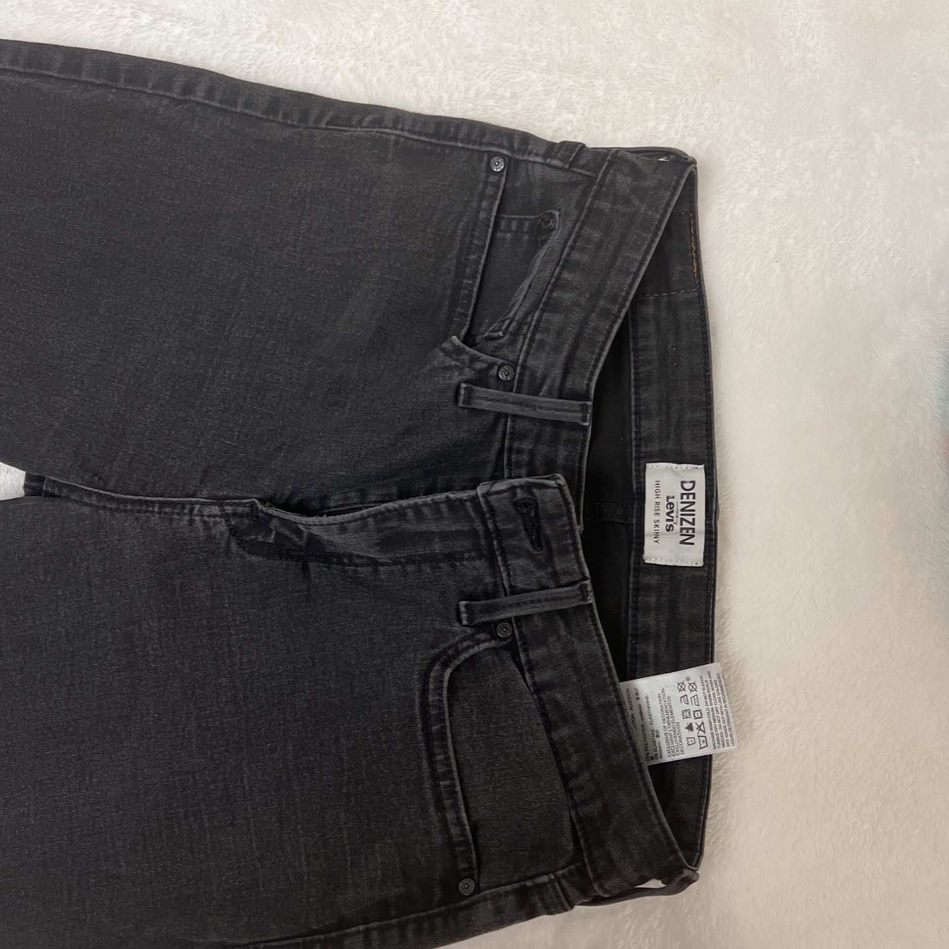 Levi High Rise Skinny Jeans