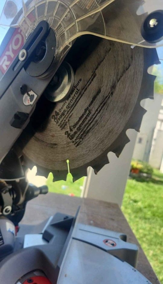 RYOBI 10-inch Compound Miter Saw