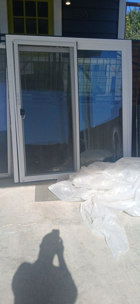 Sliding Patio Door With Screen Horizontal Window.its Fixed It Does Not Open