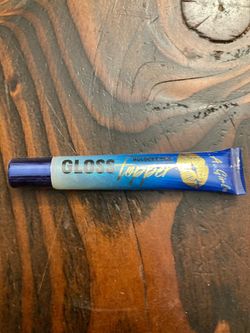 Woman’s Sparkle Lip Gloss ,By La Girl