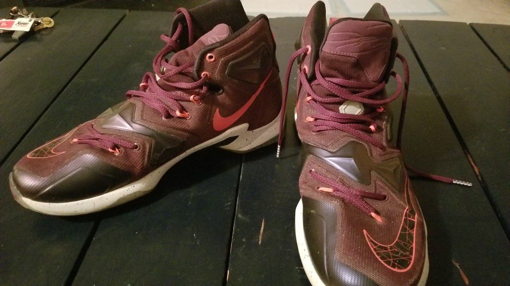 Lebron XIII Mulberry - Size 12