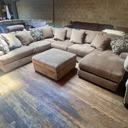 Huge Wrap Around Sectional Couch “WE DELIVER”