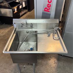 Stainless Steel Sink With RightSide Drainboard and Sprayer Hose Faucet