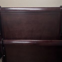 Twin Sleigh bed