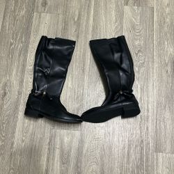 Black boots 9.5