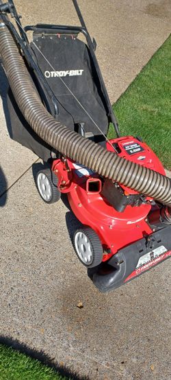 Very nice Troy-Bilt chipper shredder and leaf vacuum. Works great