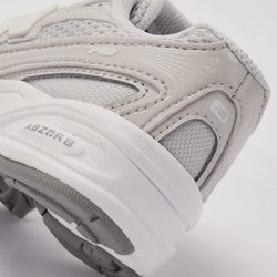 Size 6.5 Women’s/5 Men New Balance 740 Bungee Lace 